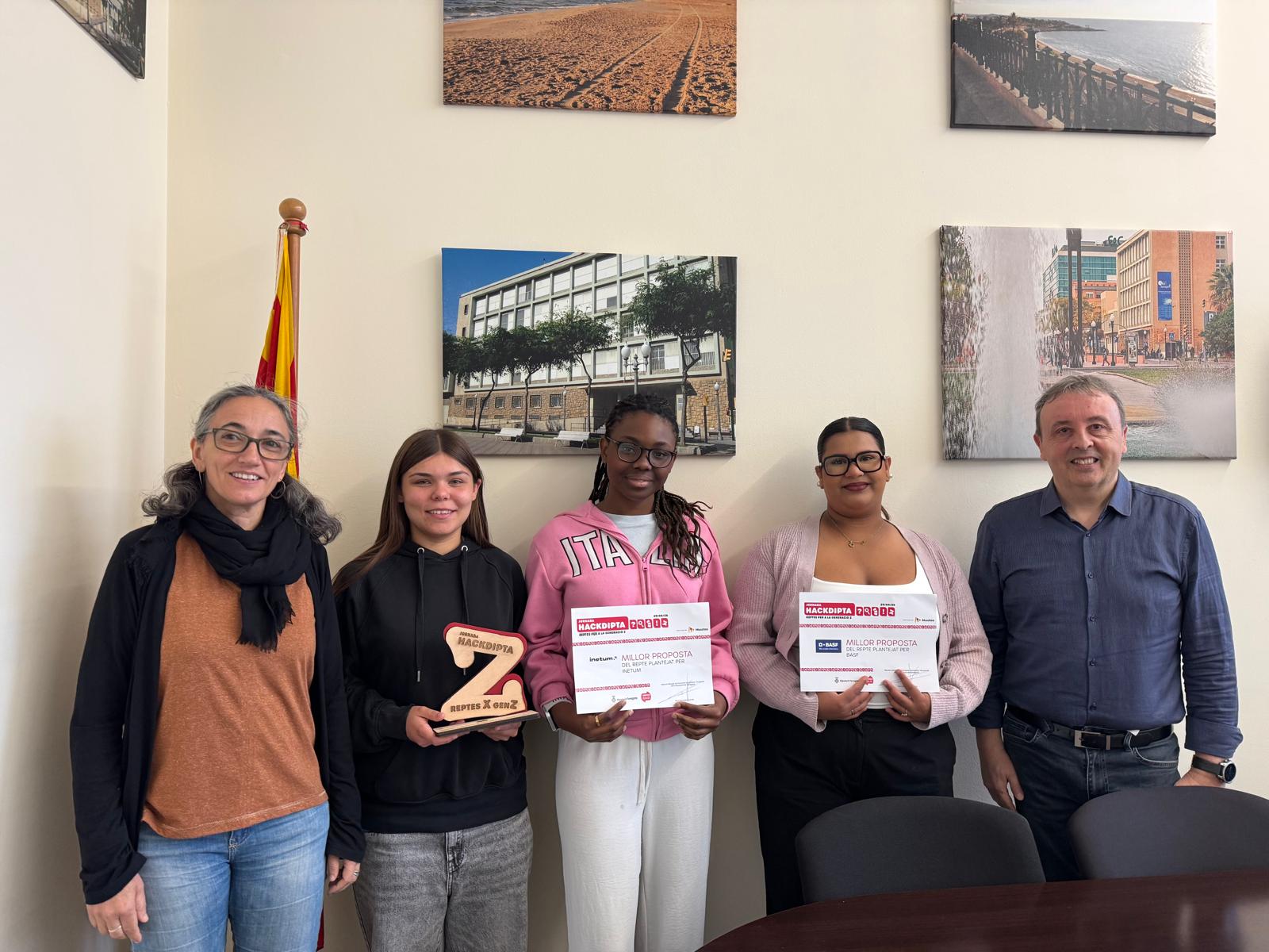 Alumnes del Vidal i Barraquer guanyen la HackDipta a Reus Alumnes del Vidal i Barraquer guanyen la HackDipta a Reus
